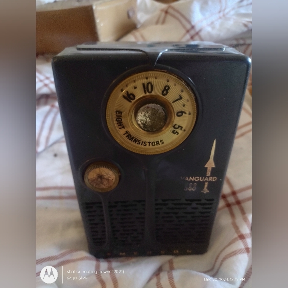 Emerson 888 Vanguard radio circa 1958